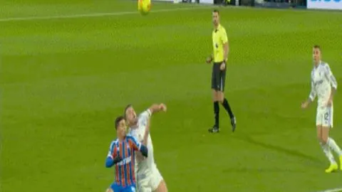 “内马尔红牌出战，姆巴佩绝杀助巴黎圣日耳曼10人取胜，裁判判罚引发热议”