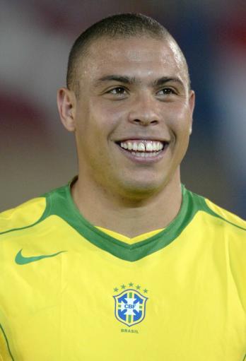 梅西荣获第七座金球奖：梅老七再创辉煌